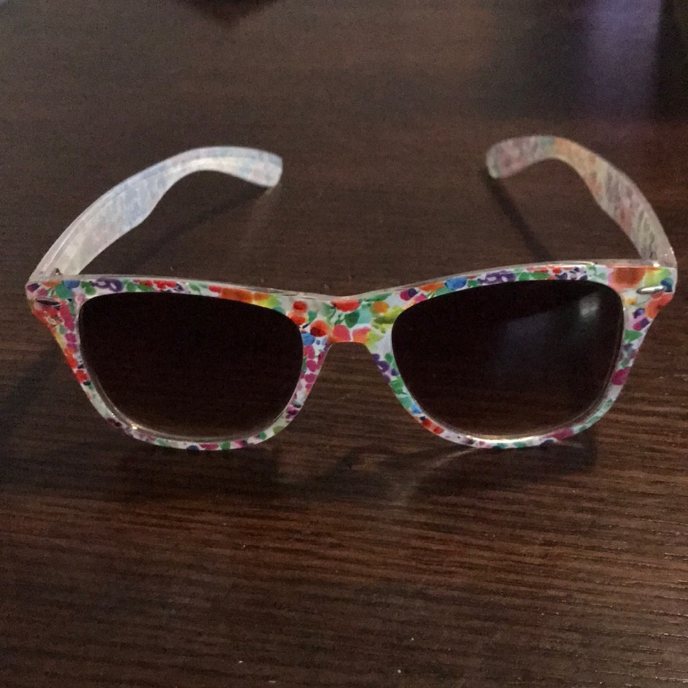 Flower print sunglasses
